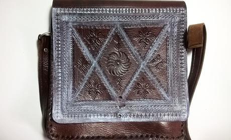 CÓMO RECICLAR UN BOLSO DE CUERO CON PINTURA