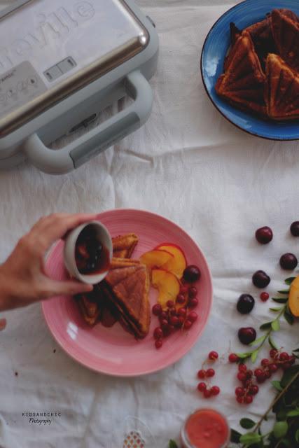 Bizcochos de cerezas y nectarinas sin gluten en Sandwichera