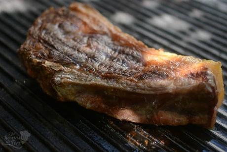 Chuleton-de-vacuno-con-salsa-de-torta-del-casar-y-vino-blanco-03