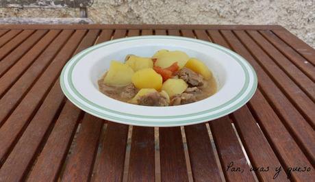 Patatas guisadas con carne (tradicional o Crock-Pot)