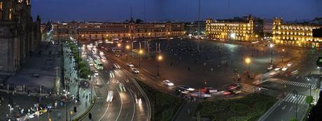 800px-Zocalo_Mexico_City_panorama_at_nightfall