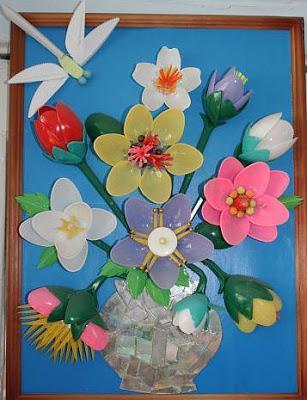 Cuadros y flores decorativos reciclando cucharas y tenedores de plástico