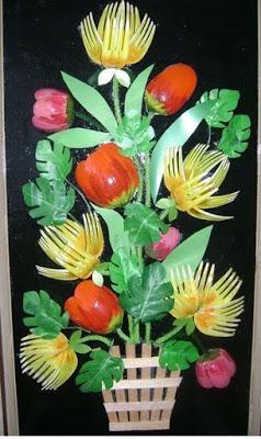 Cuadros y flores decorativos reciclando cucharas y tenedores de plástico