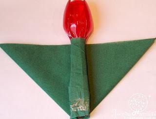 Cuadros y flores decorativos reciclando cucharas y tenedores de plástico