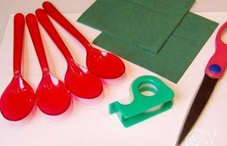 Cuadros y flores decorativos reciclando cucharas y tenedores de plástico