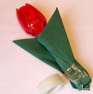 Cuadros y flores decorativos reciclando cucharas y tenedores de plástico