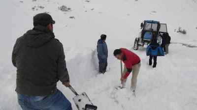 Rescataron de la nieve a dos crianceros enfermos en el norte neuquino