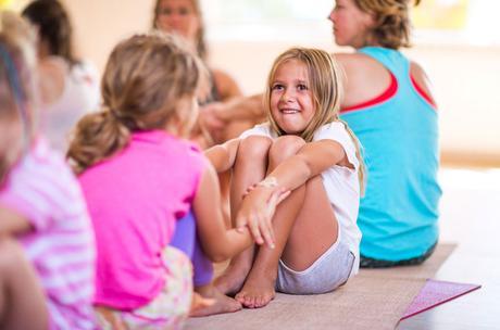 YOGA PARA NIÑOS EN BARCELONA YOGA PARA NIÑOS EN BARCELONA