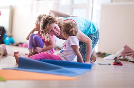 YOGA PARA NIÑOS EN BARCELONA YOGA PARA NIÑOS EN BARCELONA