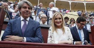Cristina Cifuentes, amante de las corridas, aumenta un 40% el presupuesto destinado a los toros.