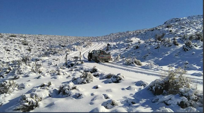 Despejando nieve hacia Pilquiniyeu (RN)