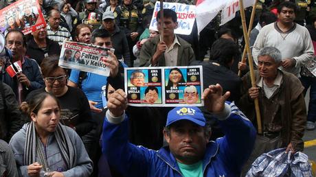 Fujimori envía panes con queso a Humala en la prisión que comparten en Perú