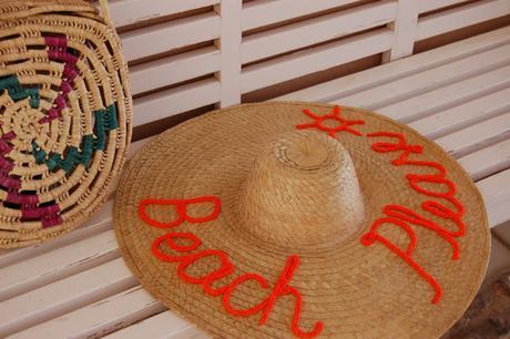 bEACH pLEASE #nOUNIFORMES bEACH pLEASE #nOUNIFORMES