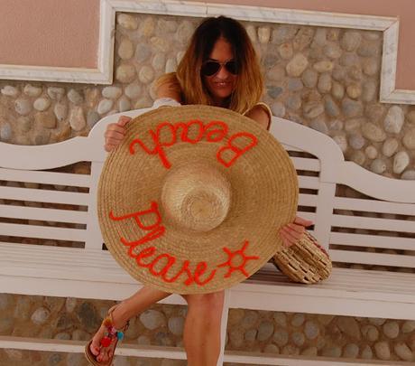 bEACH pLEASE #nOUNIFORMES bEACH pLEASE #nOUNIFORMES