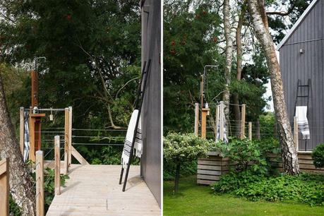 terraza de madera pergola negro exteriores estilo sueco estilo nórdico diseño exteriores decoración exteriores casas negras casa verano suecia bbq 