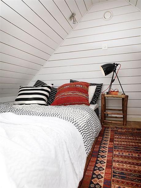 terraza de madera pergola negro exteriores estilo sueco estilo nórdico diseño exteriores decoración exteriores casas negras casa verano suecia bbq 