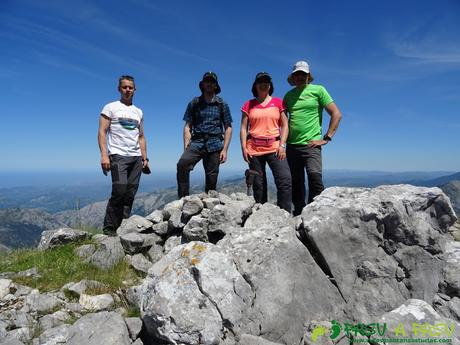 Ruta al Cueto Cerralosa y Jajao: Cima del Cueto Cerralosa
