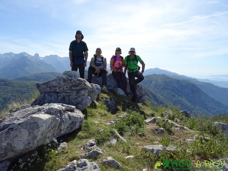 Ruta al Cueto Cerralosa y Jajao: Cima del Jajao, techo de Peñamellera Alta