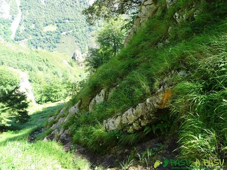 Pasada del Picayo: Primer tramo protegido con pasamanos de acero