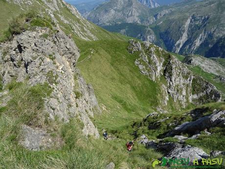 Ruta al Cueto Cerralosa y Jajao: Saliendo de Pandecova hacia el Jajao