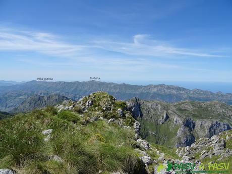 Ruta al Cueto Cerralosa y Jajao: Vista hacia el Cuera