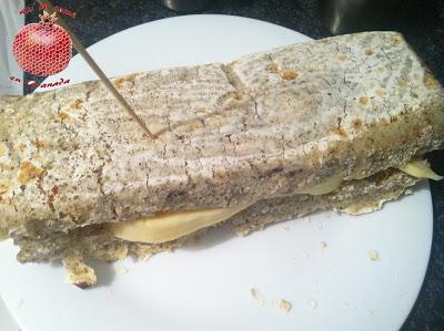 Pan crujiente de tomates secos y albahaca