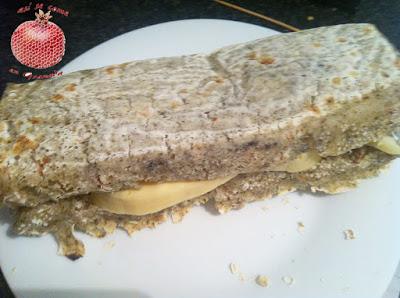 Pan crujiente de tomates secos y albahaca