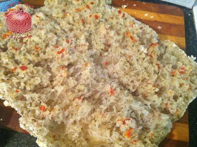 Pan crujiente de tomates secos y albahaca