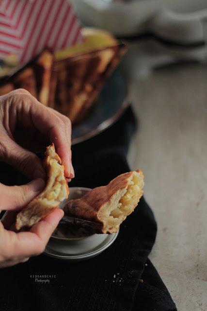 Hojaldritos de pera y queso azul en sandwichwera