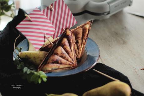 Hojaldritos de pera y queso azul en sandwichwera