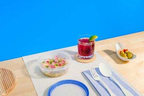 Esta campaña convierte los tuppers para comer en la playa en platos con Estrella Michelin