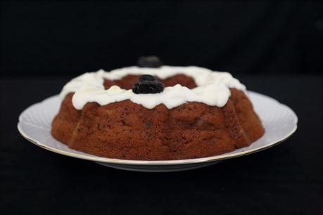 BUNDT CAKE VEGANO DE CIRUELAS CON PLATANO