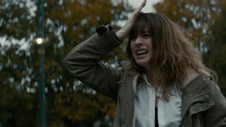 Colossal: Vigalondo, Kaijus y drama.