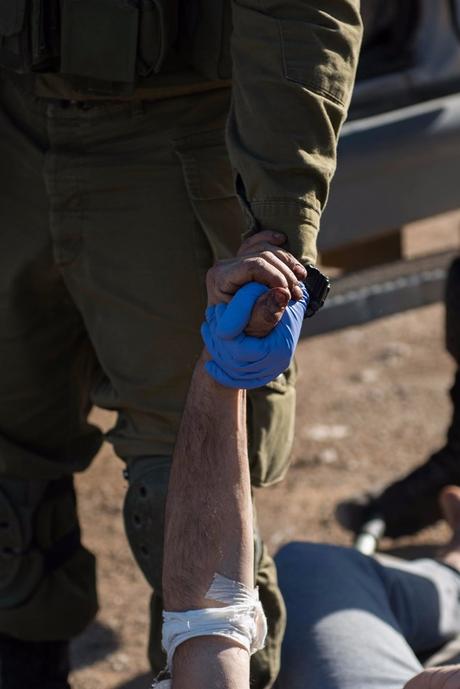 La nobleza de Israel: soldados de las IDF ayudan a heridos sirios