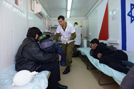 La nobleza de Israel: soldados de las IDF ayudan a heridos sirios
