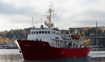 Un barco racista de la extrema derecha patrulla el Mediterráneo.