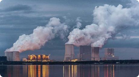La contaminación del medio ambiente: dióxido de carbono y destrucción de la capa de ozono.