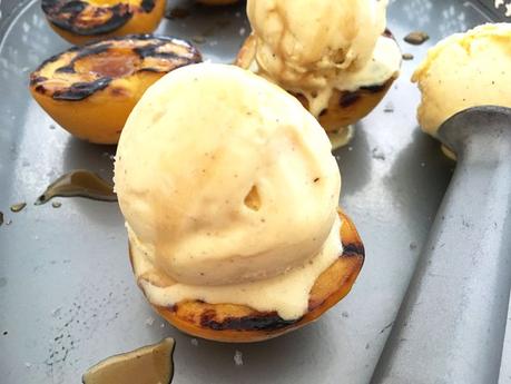 recetas delikatissen postres sanos postres rápidos postres con melocotón postres con fruta melocotones al grill Melocotones a la parrilla con helado grilled peaches 