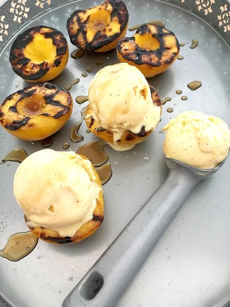 recetas delikatissen postres sanos postres rápidos postres con melocotón postres con fruta melocotones al grill Melocotones a la parrilla con helado grilled peaches 