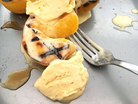 recetas delikatissen postres sanos postres rápidos postres con melocotón postres con fruta melocotones al grill Melocotones a la parrilla con helado grilled peaches 