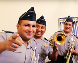 Despacito – ¡Jolgorio en la policía peruana!