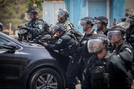 Violentas protestas de árabes en Jerusalem.