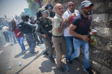 Violentas protestas de árabes en Jerusalem.