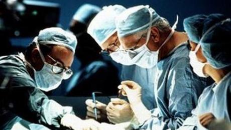 La cirugía fast-track y los protocolos ERAS permiten reducir el tiempo de estancia hospitalaria.