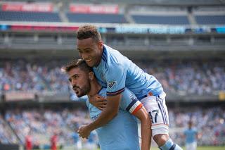 New York City con 10 jugadores vence a Chicago Fire y aprieta la Conferencia Este de la MLS