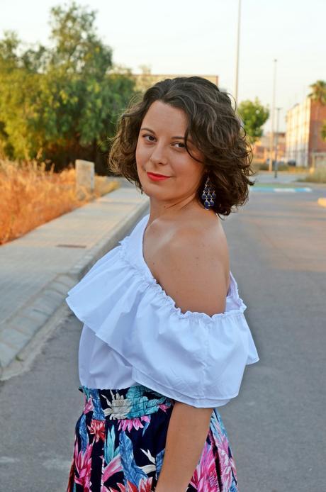 Falda de flores corte midi Falda de flores corte midi