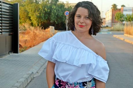 Falda de flores corte midi Falda de flores corte midi