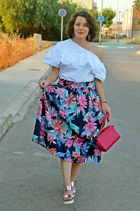 Falda de flores corte midi Falda de flores corte midi