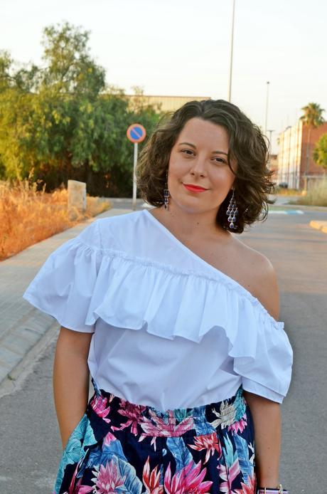 Falda de flores corte midi Falda de flores corte midi