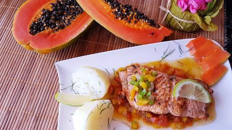 Salmón con salsa de papaya